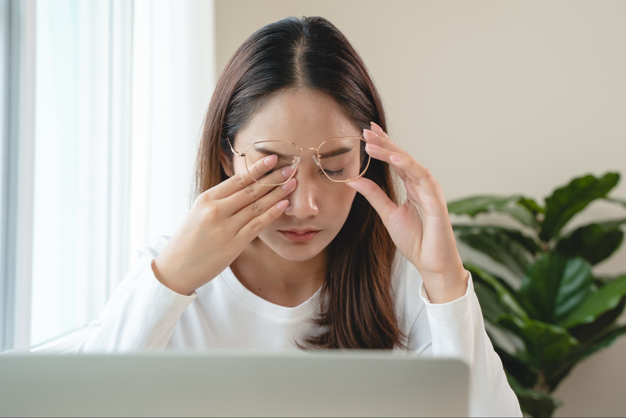 ม่านตาอักเสบ