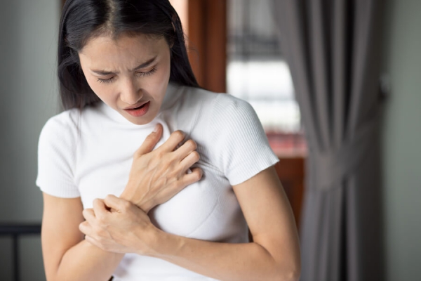 10 อาการเตือนโรคหัวใจ โรคหัวใจมีกี่แบบ แบบไหนควรรีบพบแพทย์?
